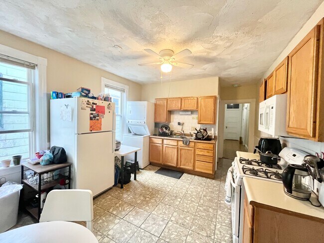 Building Photo - 88 Fisher Ave