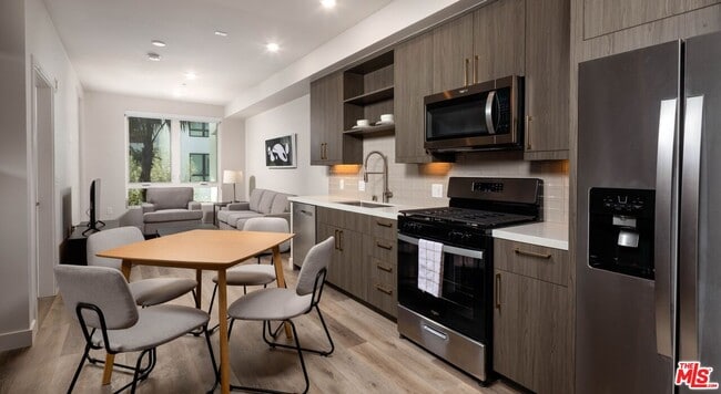 Foto del edificio - 1340 S Hill St