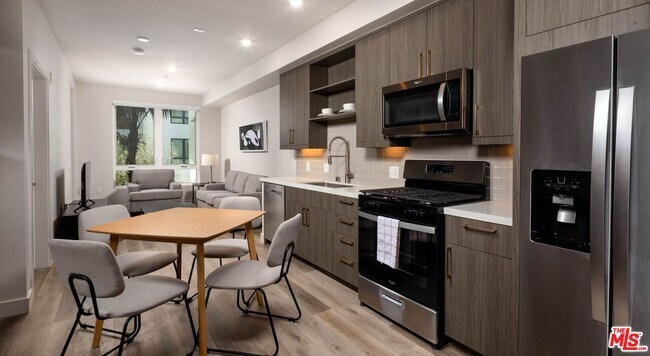 Building Photo - 1340 S Hill St