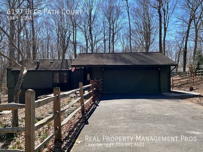 Foto del edificio - 6197 Deer Path Ct