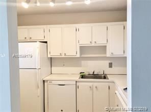 Foto del edificio - 1 br, 1 bath  - Wilshire Condo