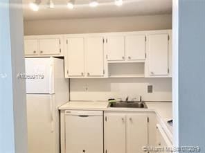 Building Photo - 1 br, 1 bath  - Wilshire Condo