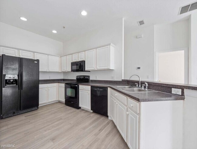 Building Photo - 2 br, 2 bath Condo - 6666 South Goldenrod ...