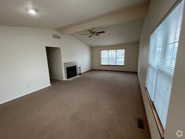 Building Photo - 3207 Amy Dr