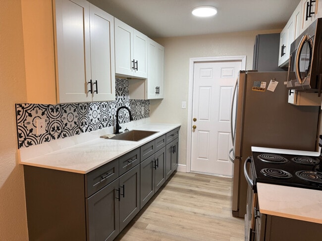 Building Photo - 1203 Duke Way