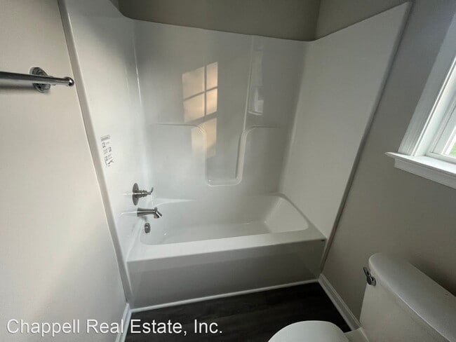 Building Photo - 3 br, 2 bath House - 1125 E. Normandale Av...