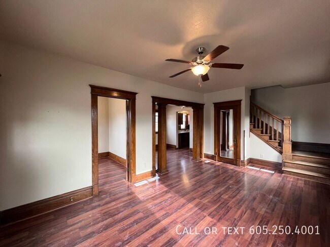 Foto del edificio - 4 Bedroom 2 Bathroom w/ Single Stall Garag...