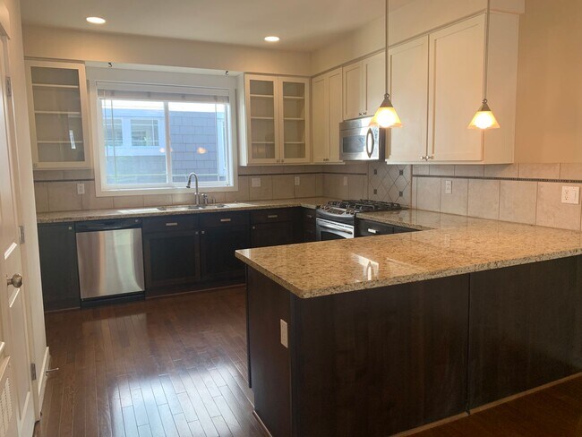Building Photo - 1/2 Off First Months Rent !Come home to th...
