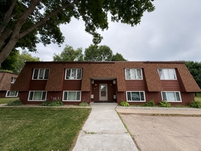 Building Photo - 615 6th St NE
