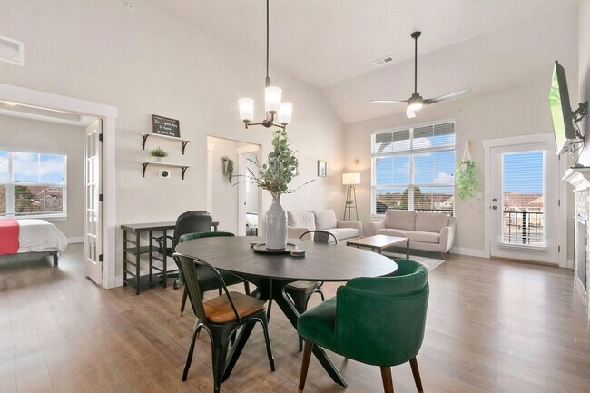 Foto del edificio - 1875 Fall River Dr