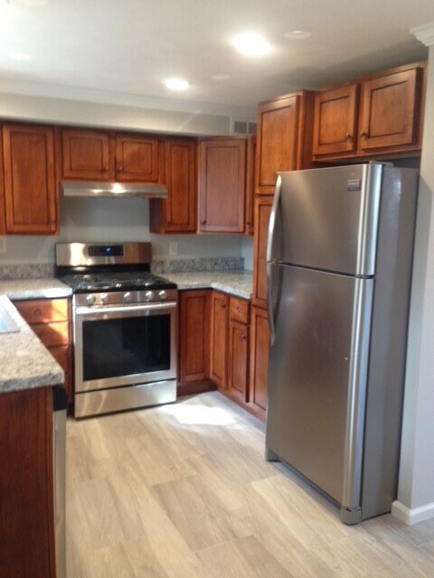 Stainless appliances, granite tops - 216 E Vermilya Ave