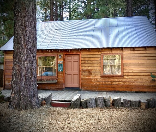 Building Photo - Seasonal Furnished rental sleeps 4