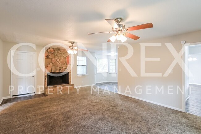 Building Photo - Spacious Four Bedroom w/Three Bathrooms