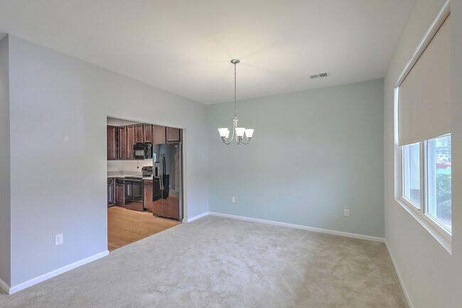 Foto del edificio - Move in Ready Townhome in Liberty Hall!