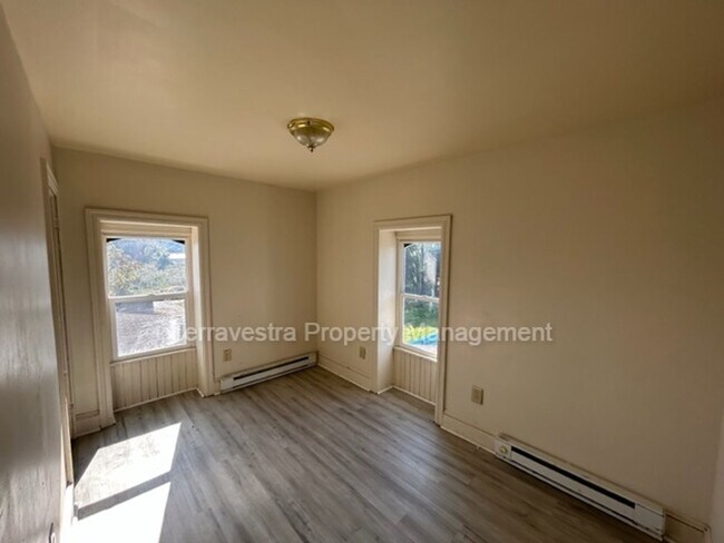 Foto del edificio - Price lowered! Rare find! 5 Bedroom 1.5 Ba...