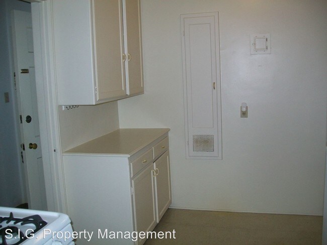 Building Photo - 1808 W Glenoaks Blvd