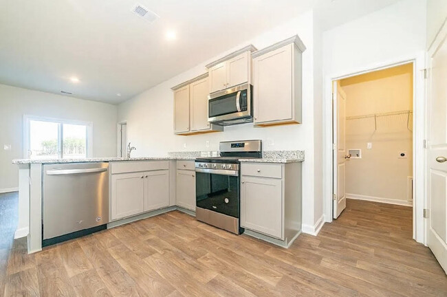 Building Photo - 602 Solar Ct