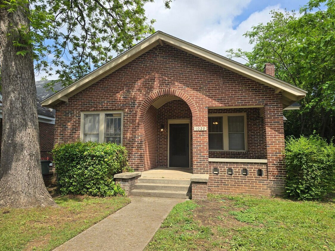 Primary Photo - 1029 Kinard Ct