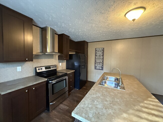 Foto del edificio - 443 Willow Run Rd