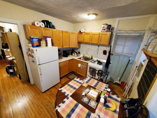 Building Photo - 6536 N Lakewood Ave