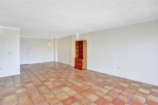 Building Photo - 500 Bayview Dr