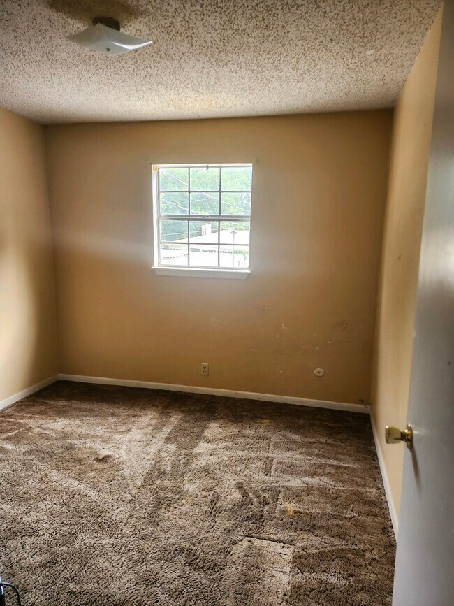 Building Photo - 708 Ave D