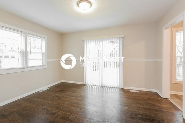 Building Photo - 3 Bedroom Pet-Friendly Home in INDEPENDENC...