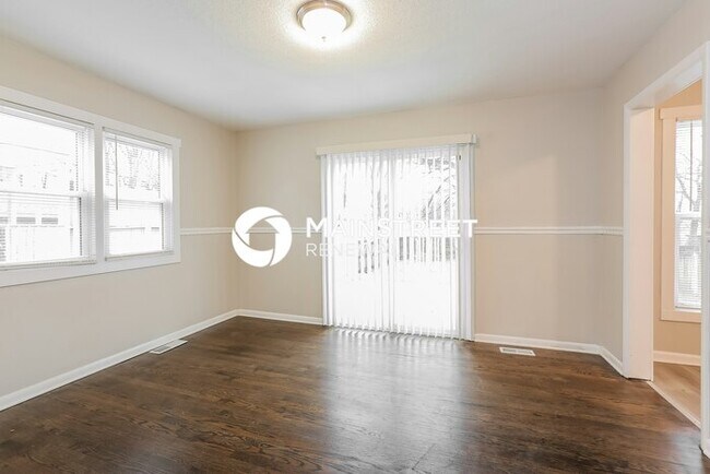 Foto del edificio - 3 Bedroom Pet-Friendly Home in INDEPENDENC...