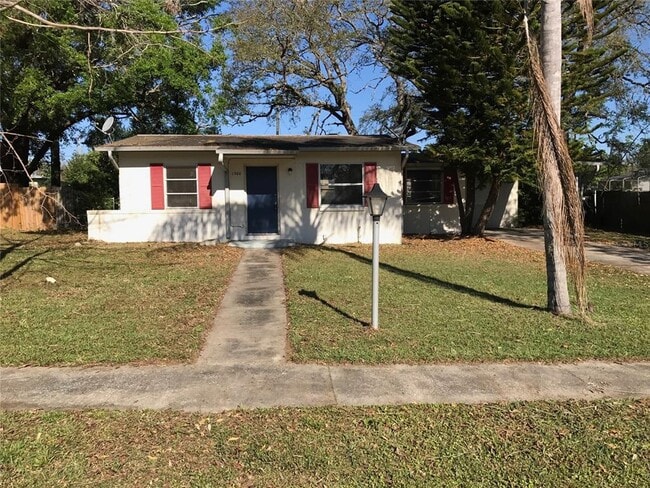 Building Photo - 1300 Fountainhead Dr