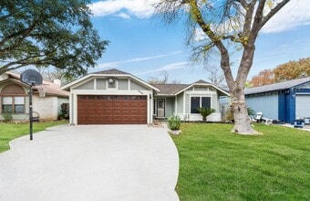 Building Photo - 9135 Deer Vlg