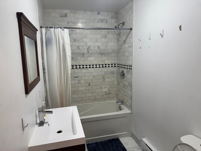 Building Photo - 3712 Av Coloniale