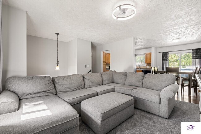 Foto del edificio - 7915 Heather Ave