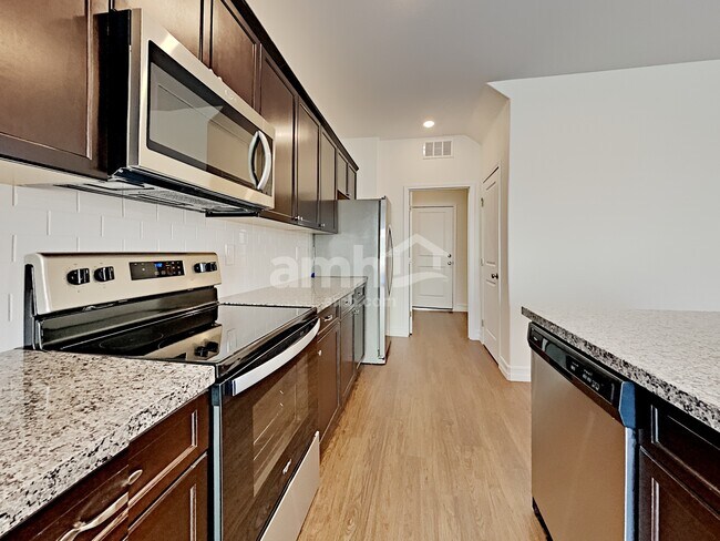 Foto del edificio - 6146 W Haleh Avenue