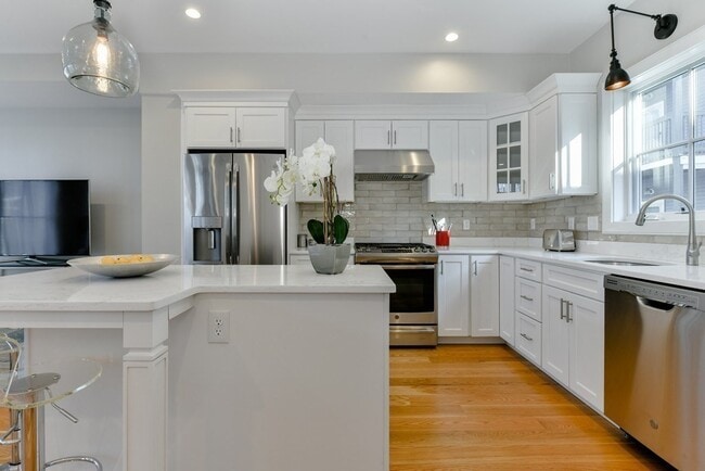 Foto del edificio - 145 Stoughton St