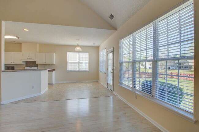 Building Photo - 533 Tribeca Dr
