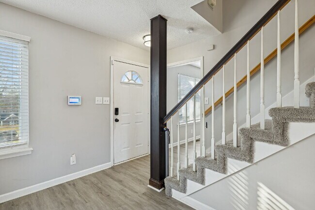 Foto del edificio - 342 Brook Mead Dr