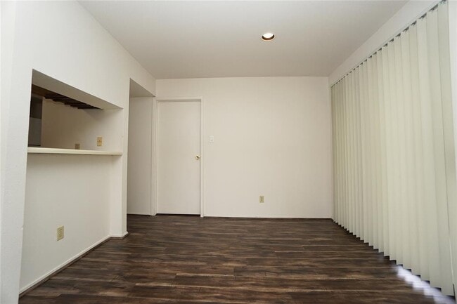 Building Photo - 6602 Harbor Town Dr