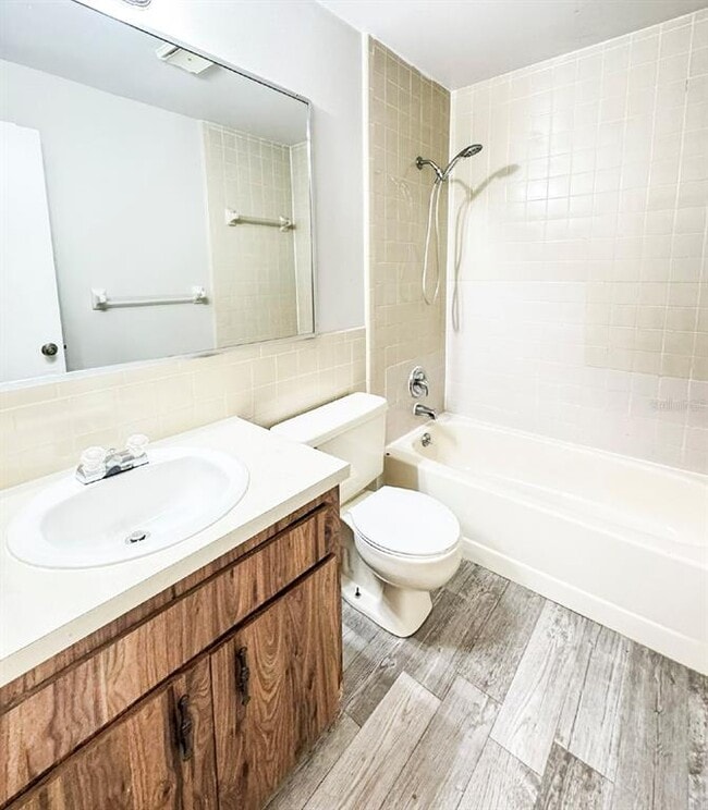 Building Photo - 585 N Scenic Hwy