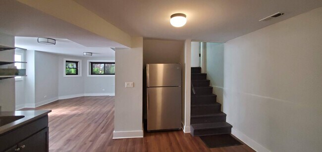 Building Photo - 1473 W Catalpa Ave