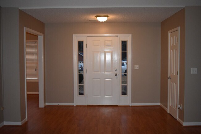 Building Photo - 3190 Foxcroft Cir