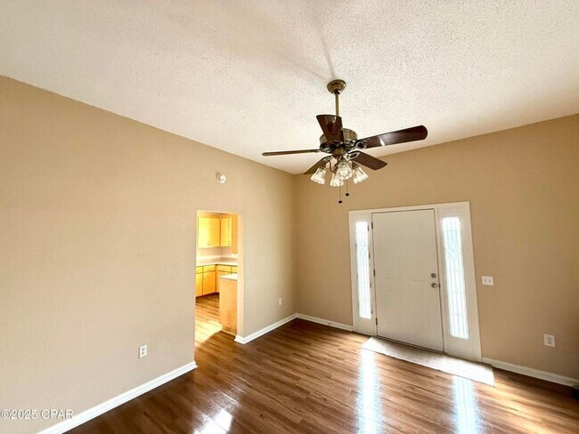 Foto del edificio - Executive 3 Bedroom / 2 Bath Home in Marianna, Florida