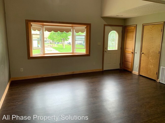 Building Photo - 5 br, 1.5 bath House - 1818 N. Granview Dr.