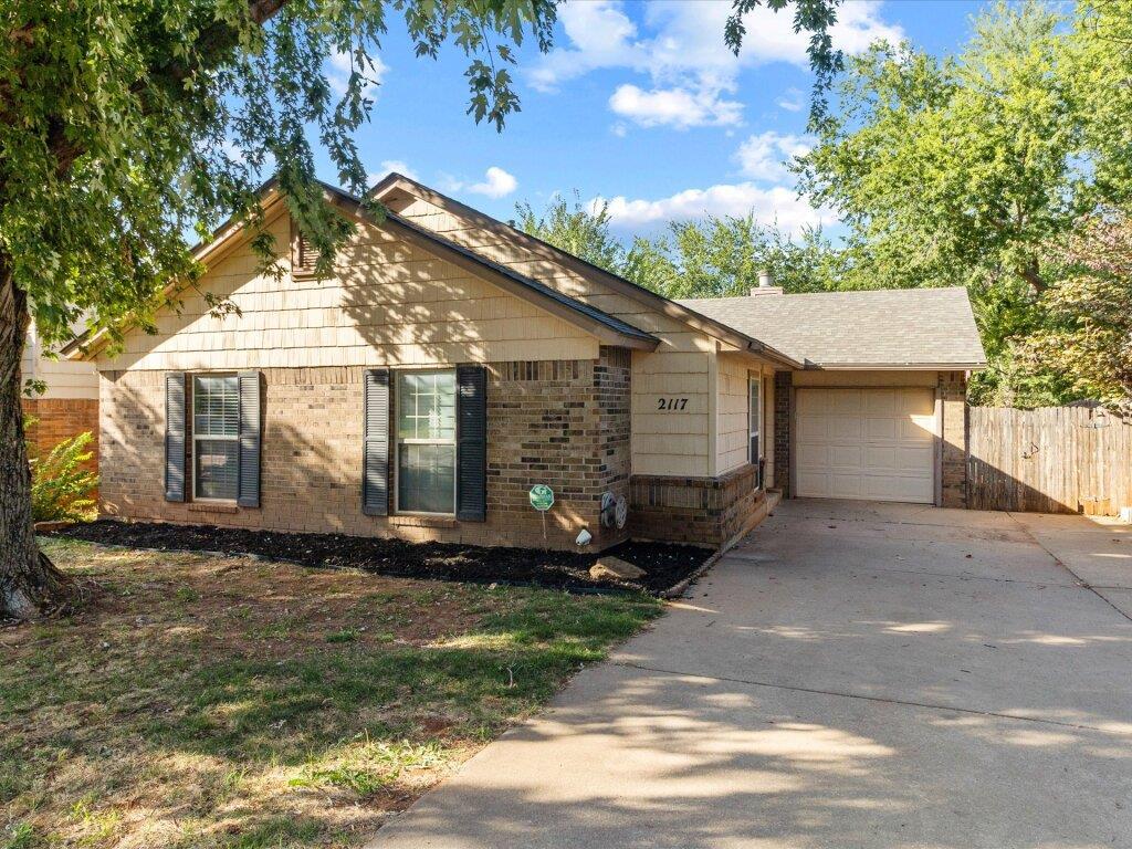 Foto principal - 2117 Foxfire Rd