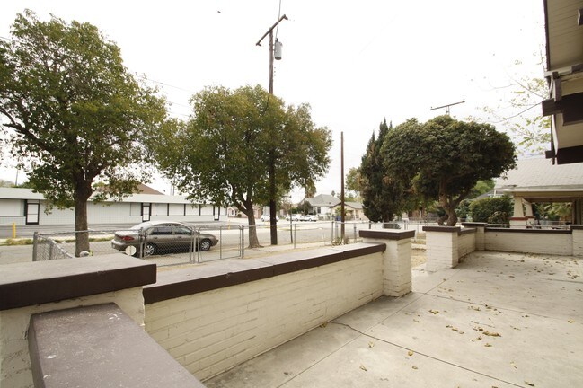 Foto del edificio - 210 Kendall Ave