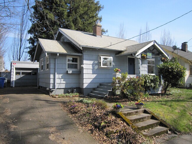 Building Photo - 4030 SE 16th Ave