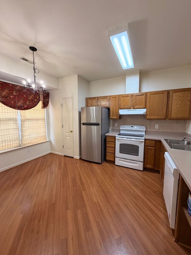 Building Photo - 606 Windbrook Cir