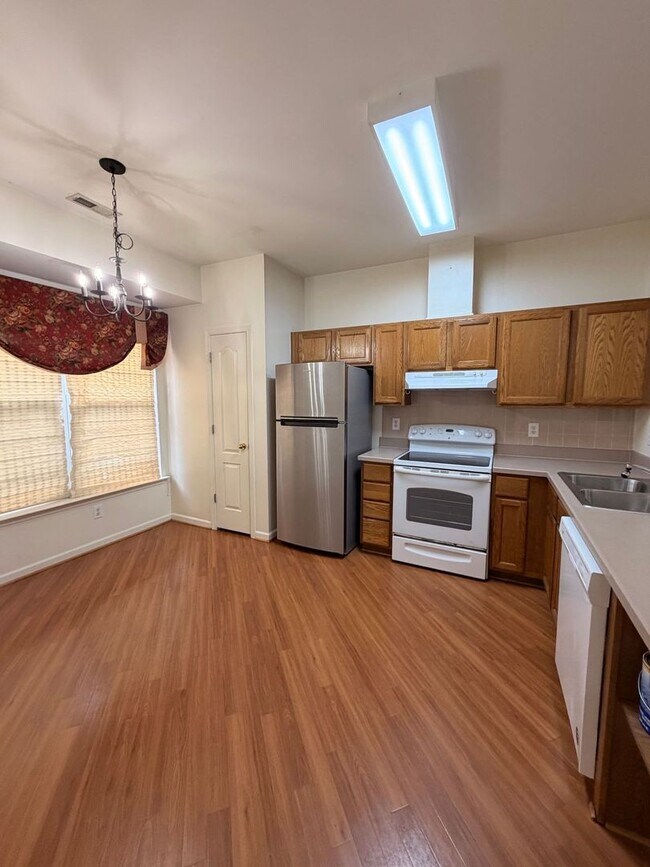 Foto del edificio - 606 Windbrook Cir