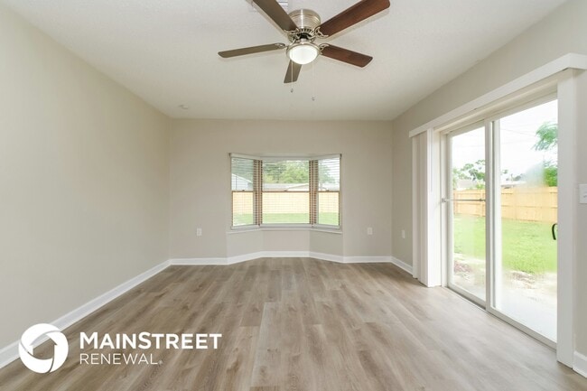 Building Photo - 114 N Meteor Ave