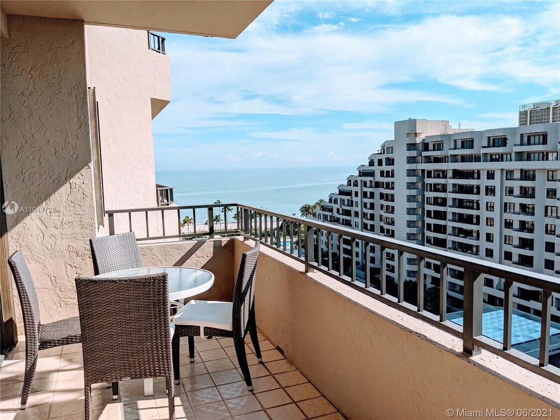 Foto principal - 251 Crandon Blvd