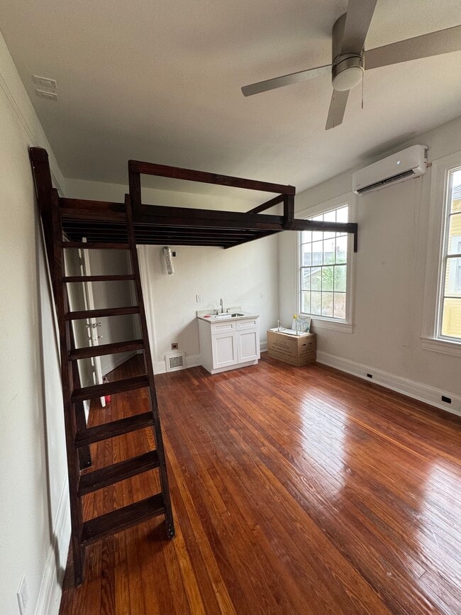Building Photo - 4223 S Carrollton Ave